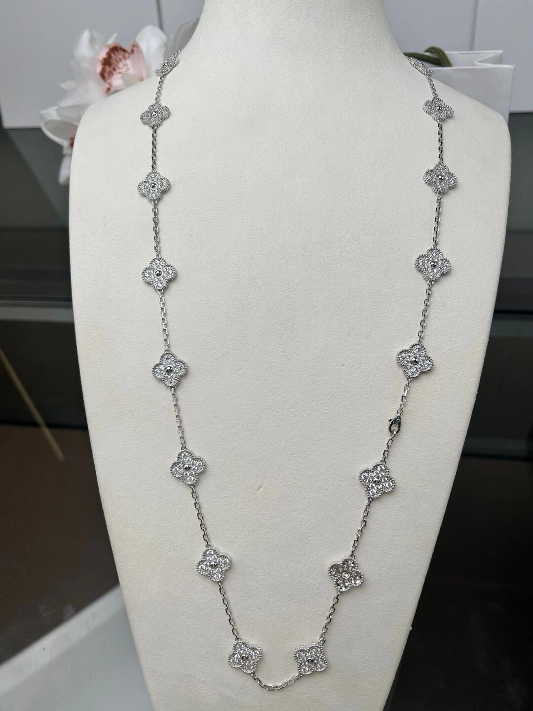 {
  "Elowen jewelsry": "Elowen ジュエリー",
  "CLOVER 20 MOTIFS DIAMOND SILVER": "クローバー 20モチーフ ダイヤモンド シルバー"
}