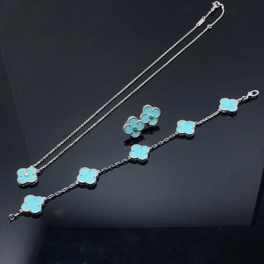 [Elowen jewelsry ]CLOVER 1 ダイアモンド ブルースカイ シルバーピアス