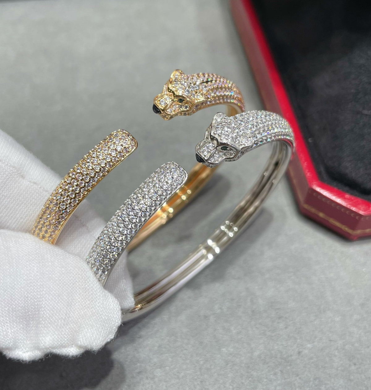 [Elowen Schmuck] PANTHÈRE OFFENES ARMBAND MIT VOLLSTÄNDIGER DIAMANTBESATZUNG