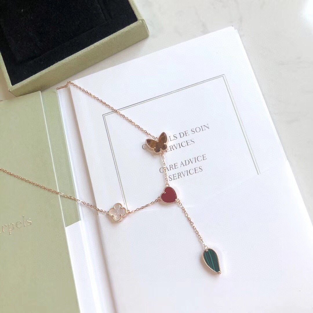 {
  "Elowen jewelsry": "Elowen ジュエリー",
  "LUCKY SPRING 4 MOTIFS ROSE GOLD NECKLACE": "LUCKY SPRING 4モチーフ ローズゴールド ネックレス"
}