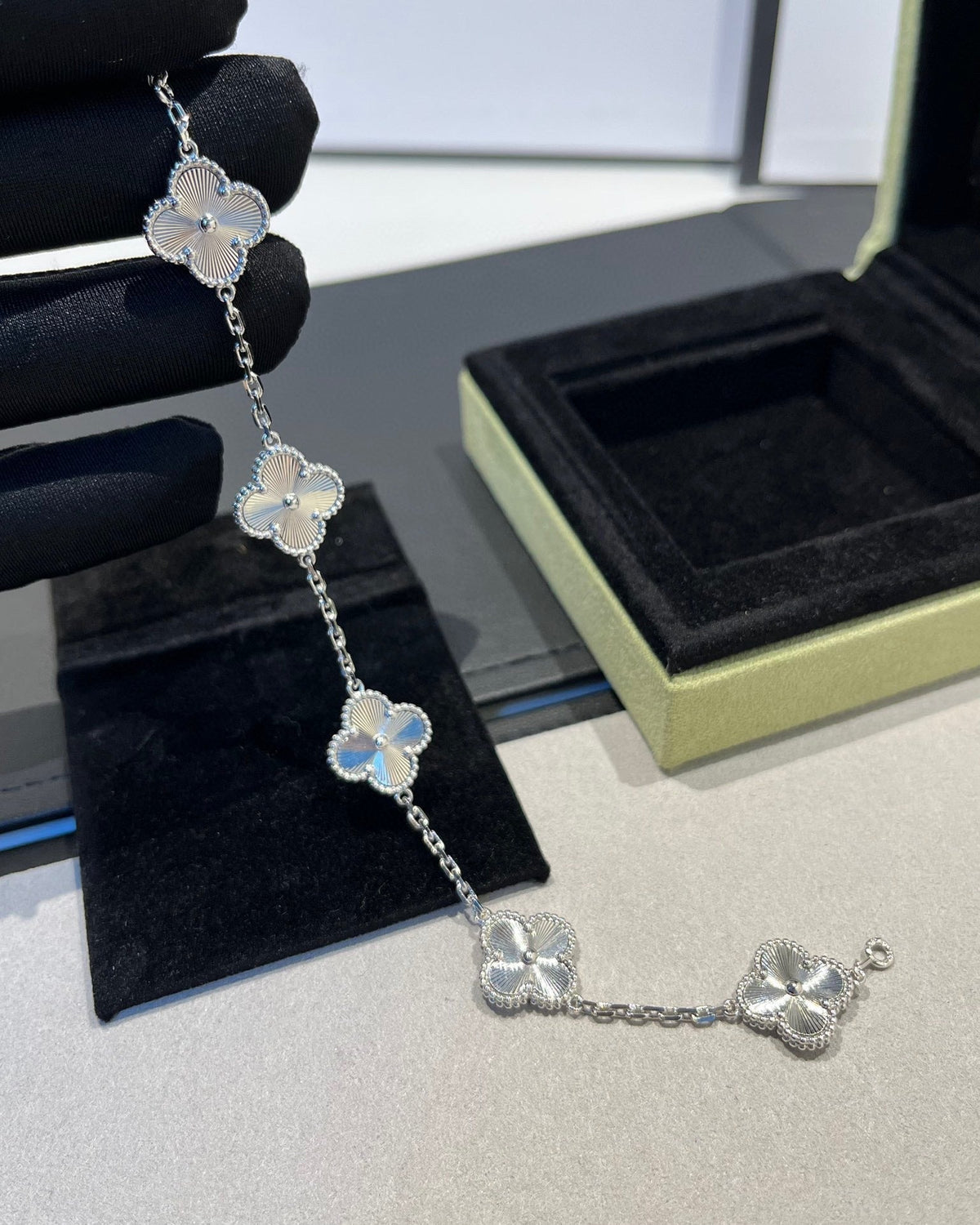 [Elowen jewelsry ] クローバー 5モチーフ レーザーブレスレット コレクション