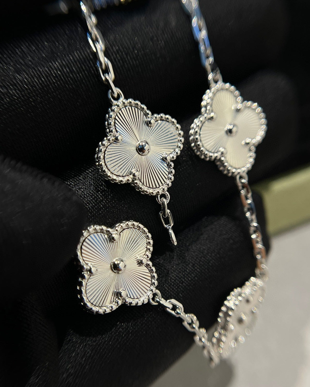 [Elowen jewelsry ] クローバー 5モチーフ レーザーブレスレット コレクション