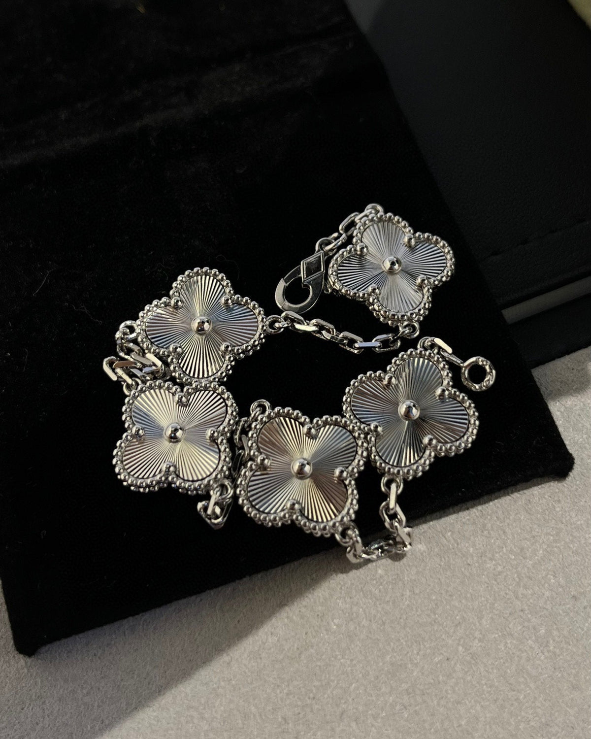 [Elowen jewelsry ] クローバー 5モチーフ レーザーブレスレット コレクション