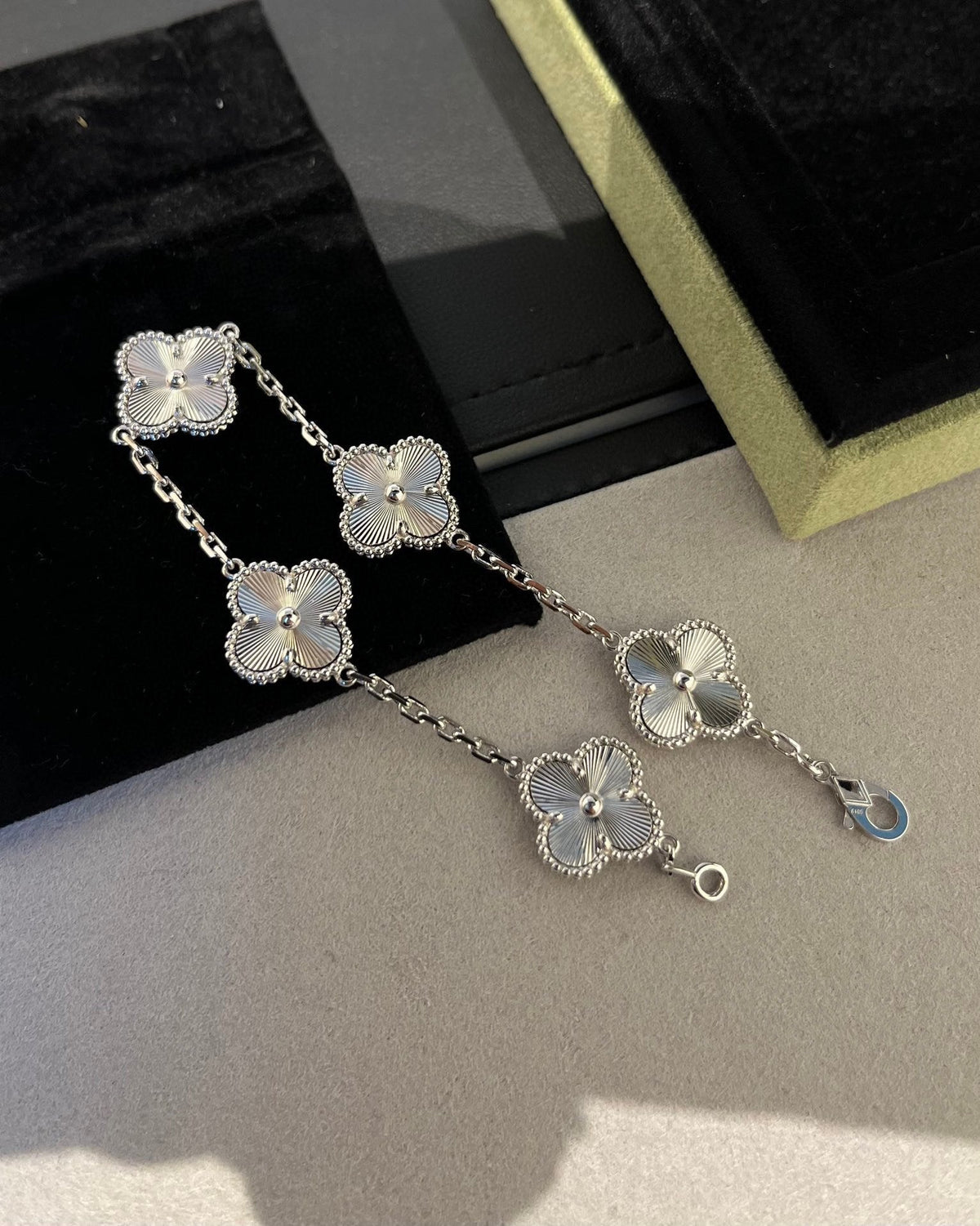 [Elowen jewelsry ] クローバー 5モチーフ レーザーブレスレット コレクション