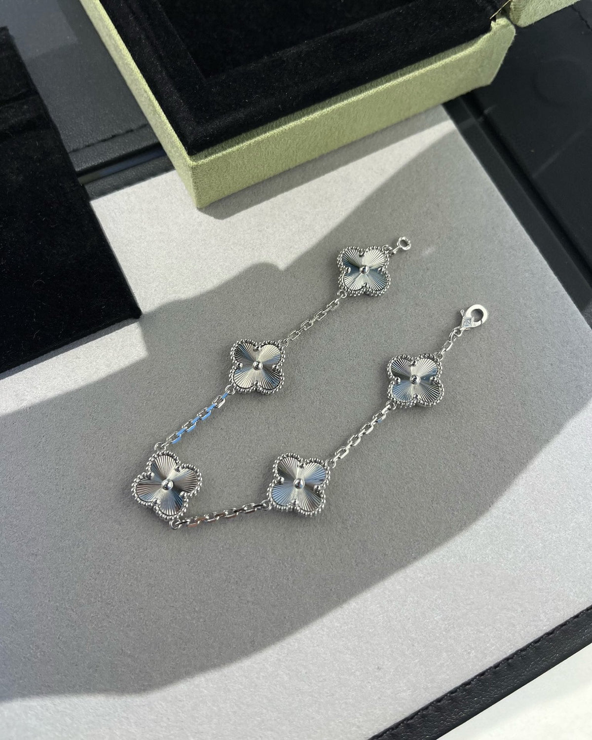 [Elowen jewelsry ] クローバー 5モチーフ レーザーブレスレット コレクション